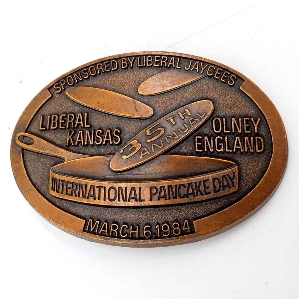 International Pancake Day Belt Buckle Liberal Kansas Olney England 1984 Vintage - Picture 8 of 10